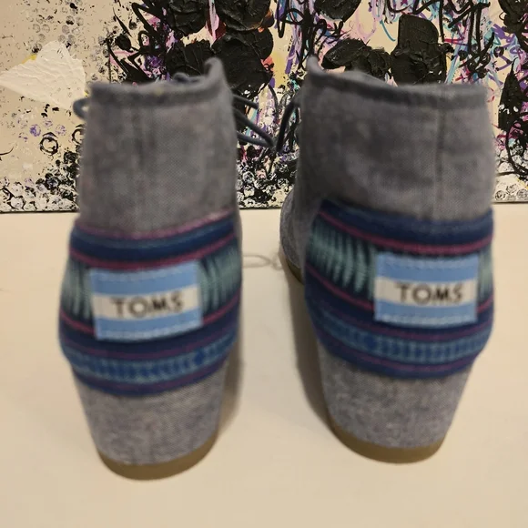 TOMS Speckled Denim Wedge Booties Tribal Design On Back Heels Laceup Shoes Sz 6 - Picture 12 of 17